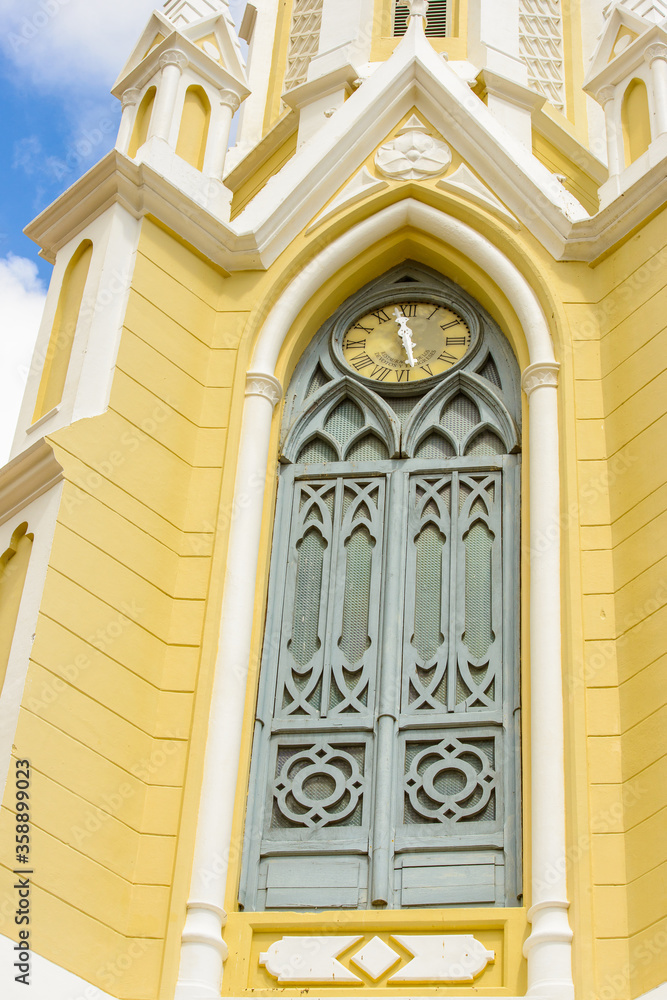 It's Basilica de la Virgen del Valle in Valley of the Espiritu S