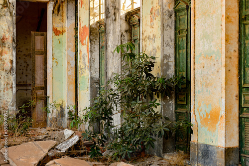 Fototapeta Naklejka Na Ścianę i Meble -  Close view of the abandoned ruins of former administration building of Bolama, the former capital of Portuguese Guinea