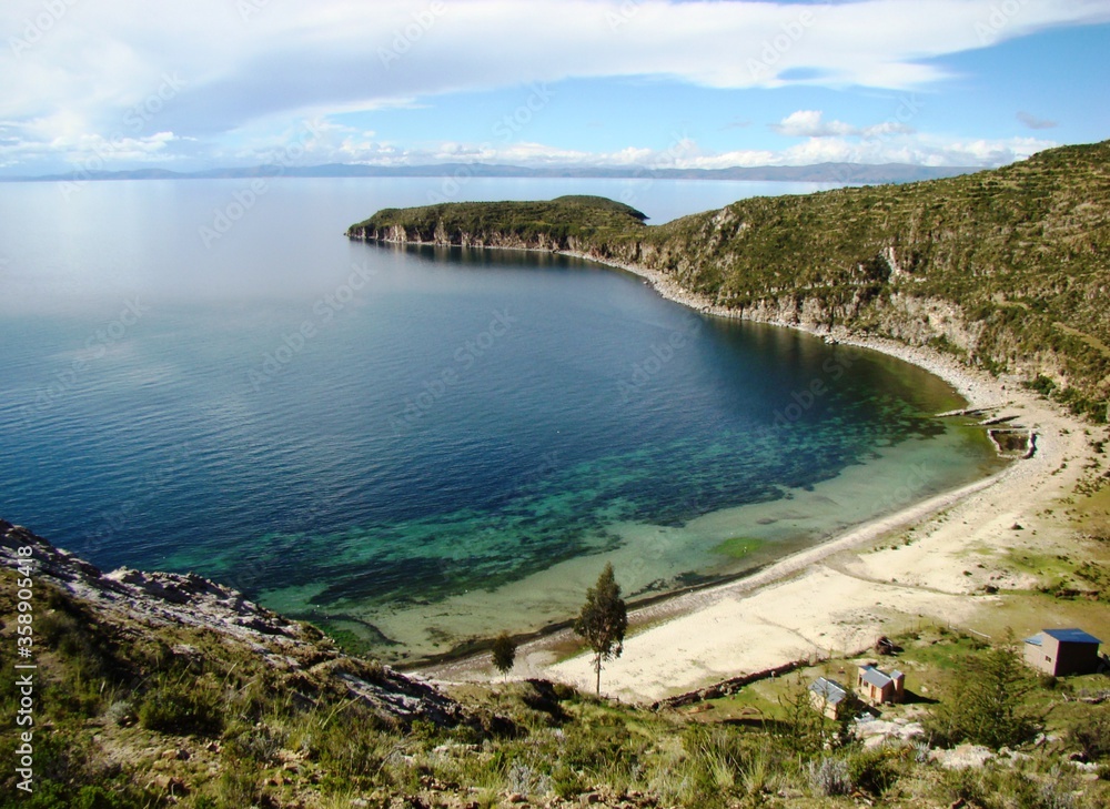 Fototapeta premium Bay on Isla del Sol where according to the Inca founding legend appeared Manco Capac and Mama Ocllo, founders of the Inca dinasty (Lake Titicaca, Challapampam Bolivia) 
