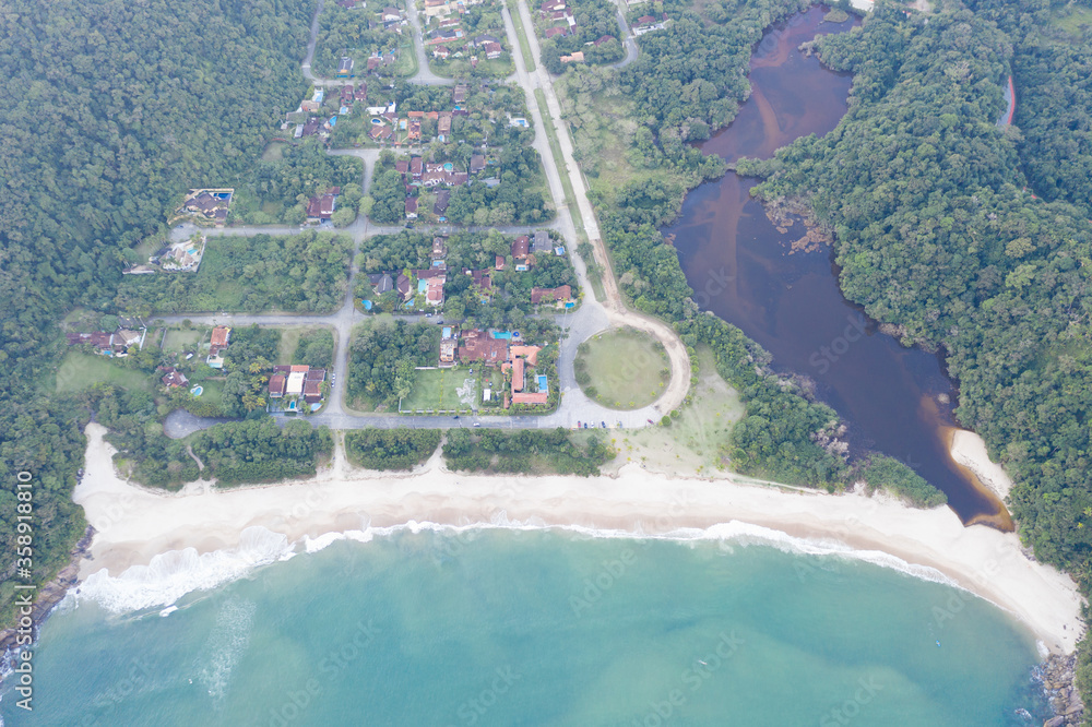 vista aérea da praia de juquehy, litoral norte de são paulo
