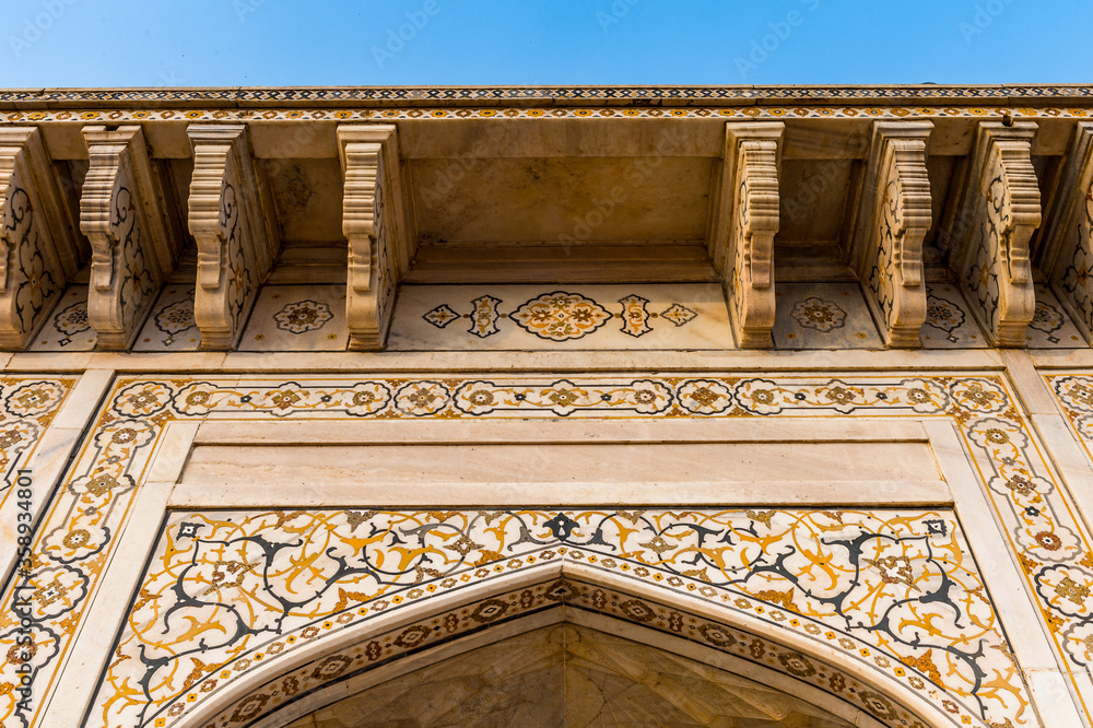 Obraz premium It's Itmad-Ud-Daulah Mausoleum (Jewel Box or the Baby Taj) in Agra, Uttar Pradesh, India. It was referred as a draft for Taj Mahal