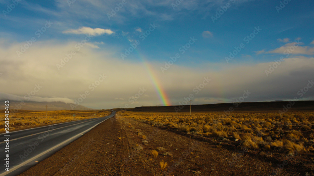 ruta de la patagonia con arcoiris