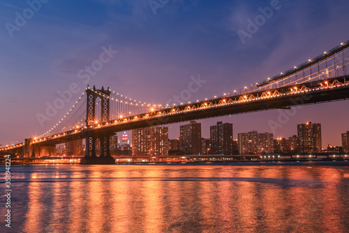 Fototapeta Naklejka Na Ścianę i Meble -  Manhattan Bridge bridge at night