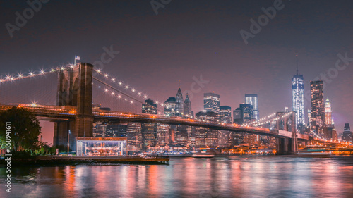 Fototapeta Naklejka Na Ścianę i Meble -  Brooklyn bridge and manhattan at night