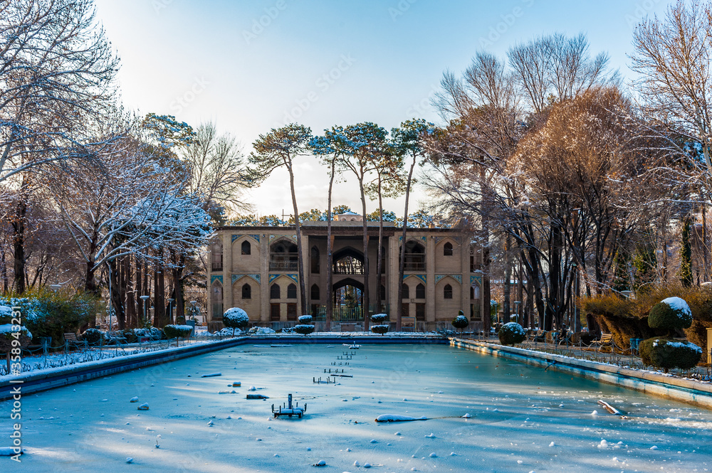 It's Hasht Behesht Palace (Eight Paradises) is a Safavid era palace in Isfahan, Iran. It was built in 1669 and is protected by Iran's Cultural Heritage Organization.