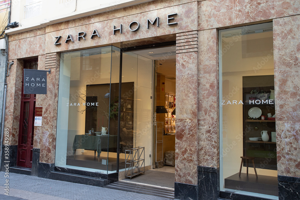 Santa Cruz de Tenerife, SPAIN - December 24, 2019: ZARA HOME, this brand is  owned by Inditex and specialising in home textile and accessories. Stock  Photo | Adobe Stock