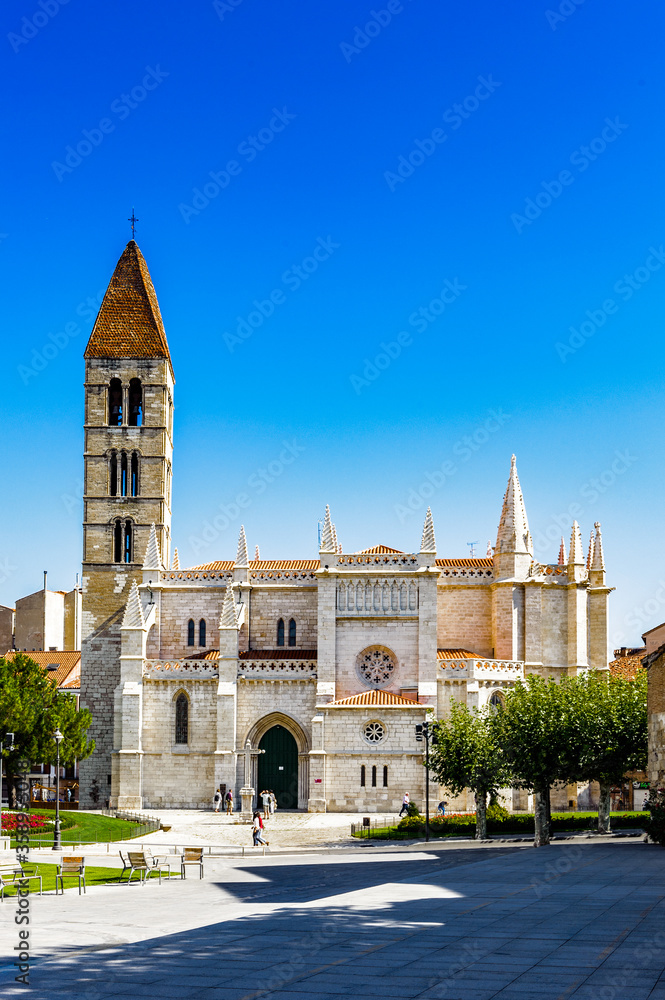 It's Church of Saint Mary the Ancient (Santa Maria La Antigua) is a 12th century church in Valladolid, central Spain.