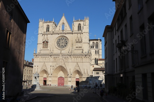 La façade de la cathédrale Saint Jean à Lyon, place Saint Jean, ville de Lyon, département du Rhône, France