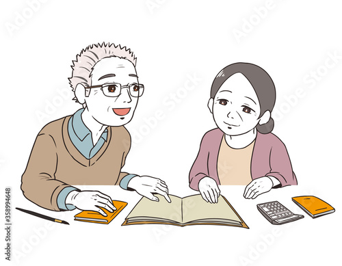 老後の計画を立てるシニア世代(オレンジの年金手帳)