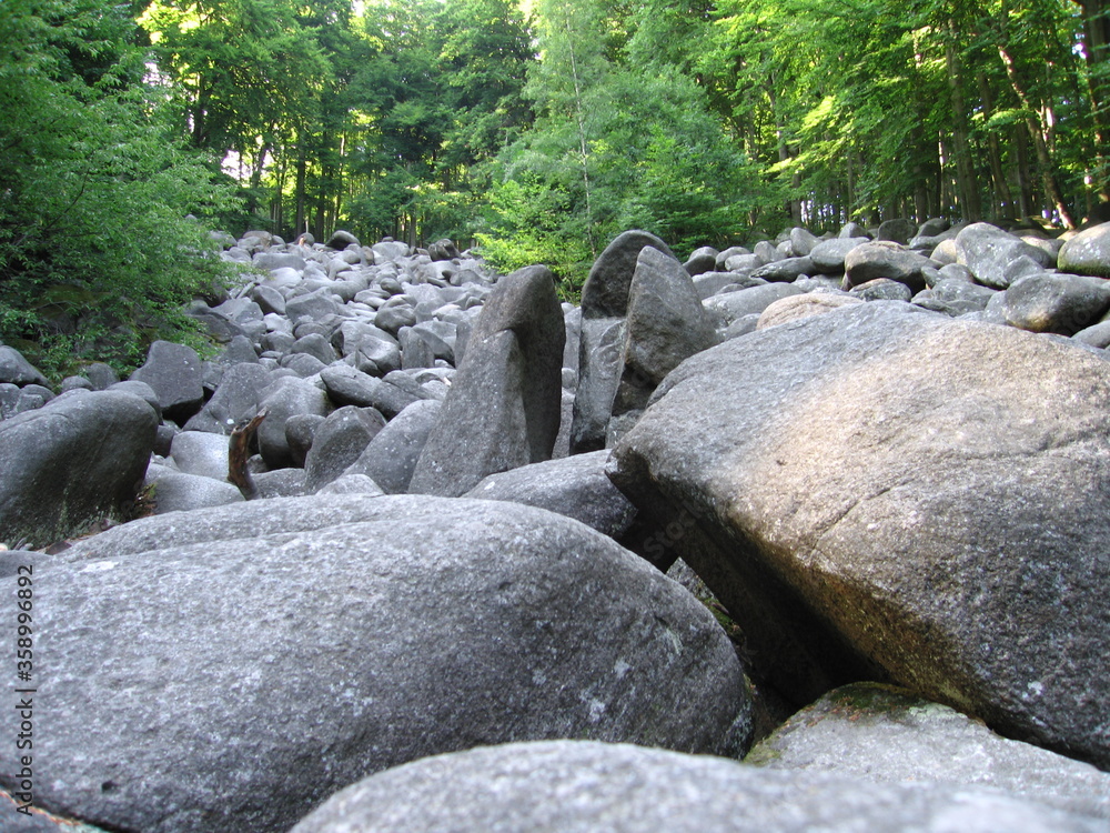 Große Steine im Odenwälder Felsenmeer  bei Bensheim