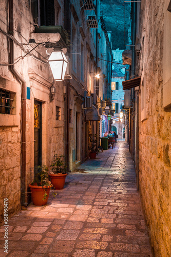 Obraz na płótnie Historic town of Dubrovnik at twilight, Dalmatia, Croatia w salonie