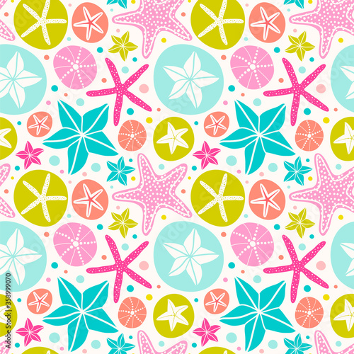 Seamless pattern with marine life. Vector illustration with starfish, starlike and seashells.