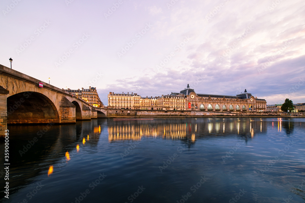 Φωτογραφία Sunset view of Orsay Museum located on the left bank of the Seine river, Paris,
