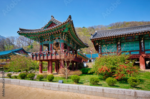 Sinheungsa temple in Seoraksan National Park, Seoraksan, South Korea