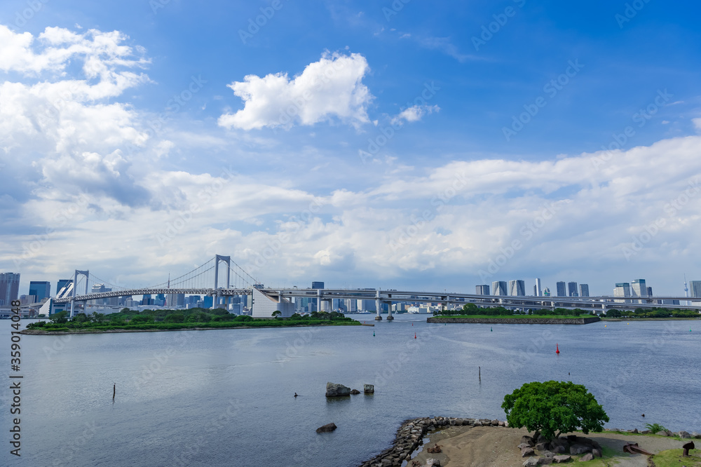 東京都港区お台場から見た東京湾と東京の景色