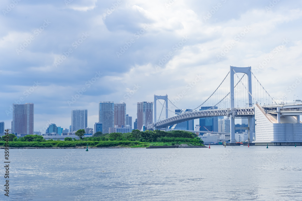 東京都港区お台場から見た東京湾と東京の景色