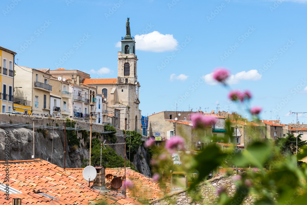 Vue sur l’église Saint-Pierre de Sète, au coeur du Quartier Haut (Occitanie, France)