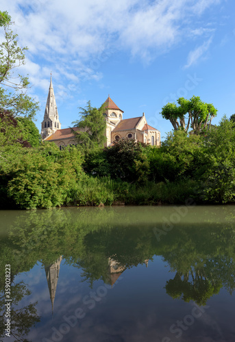 Saint-Denys-Sainte-Foy church and Grand Morin river in Coulommiers village © hassan bensliman