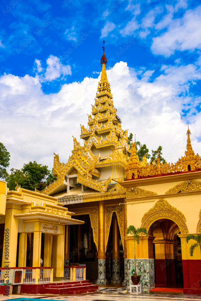 Fototapeta premium It's Mahamuni Buddha Temple, a Buddhist pagoda and major pilgrimage site, located southwest of Mandalay, Myanmar (Burma)