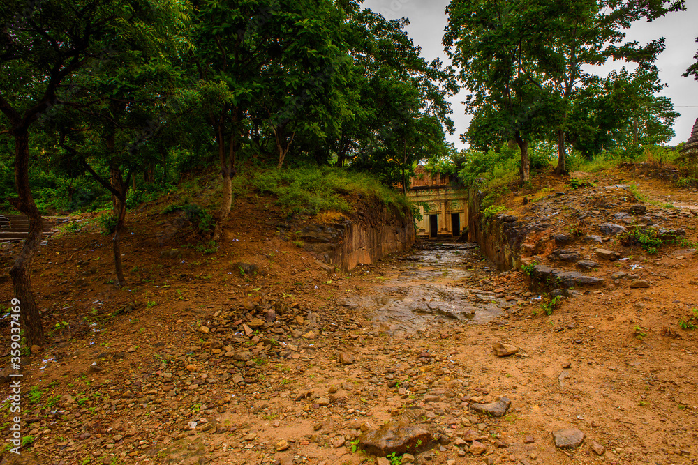 Obraz premium It's Phowintaung (Mountain of Isolated Solitary Meditation), a Buddhist cave complex, Yinmabin Township, Monywa District, Sagaing Region, Northern Burma (Myanmar)
