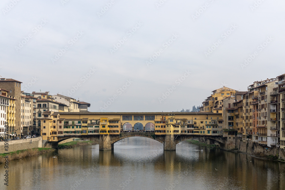 Obraz premium Ponte Vecchio the famous Arch bridge in Florence on Arno river, Tuscany, Italy
