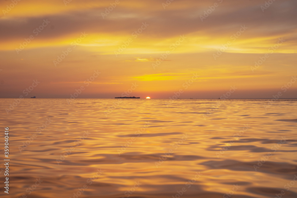 Obraz premium sunset over the sea