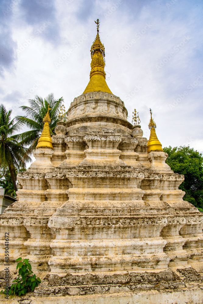 Fototapeta premium It's Manuha Temple, Bagan Archaeological Zone, Burma. One of the main sites of Myanmar. It was built by Mon King Manuha in 1067