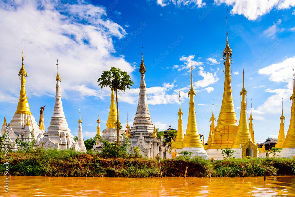 Naklejka premium It's A temple over the Lake Inle, Myanmar