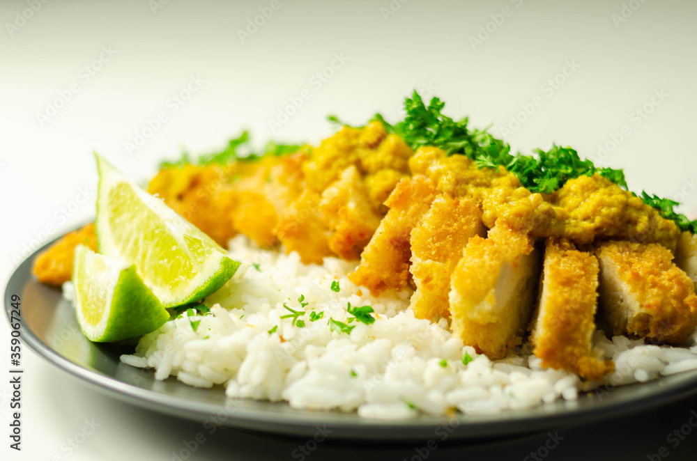 Crispy chicken perked up with an aromatic katsu curry sauce and fragrant fluffy rice Crispy chicken perked up with an aromatic katsu curry sauce and fragrant fluffy rice
