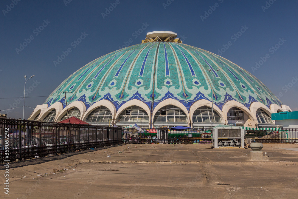 Fototapeta premium Dome of Chorsu Bazaar market in Tashkent, Uzbekistan