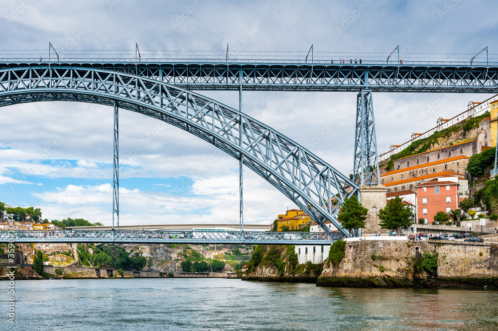 Obraz premium It's Bridge ove the River Douro in Porto, Portugal. View from the River Douro, one of the major rivers of the Iberian Peninsula (2157 m)