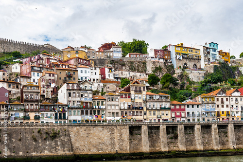 Fototapeta Naklejka Na Ścianę i Meble -  It's Beautiful houses on the coast of the River Douro in Porto, Portugal. View from the River Douro, one of the major rivers of the Iberian Peninsula (2157 m)