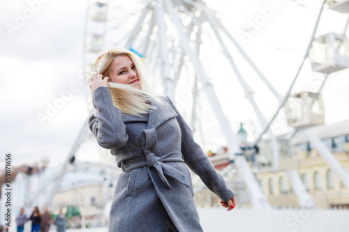 Stylish woman posing near ferris wheel © Angelov