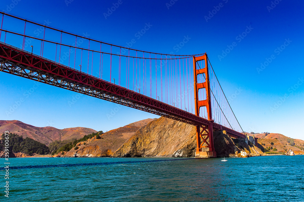 Fototapeta premium It's Golden Gate Bridge, suspension bridge between San Francisco Bay and the Pacific Ocean, San Francisco, California, United States of America