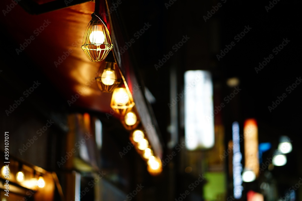 居酒屋店頭の電球照明