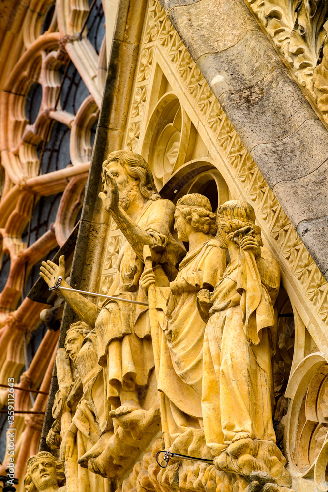Fototapeta premium Statues in Reims Cathedral (Notre-Dame) is a Roman Catholic church in Reims, France