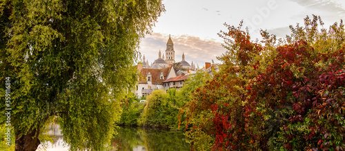 Quadro su tela Isle river and town of Perigueux, France.