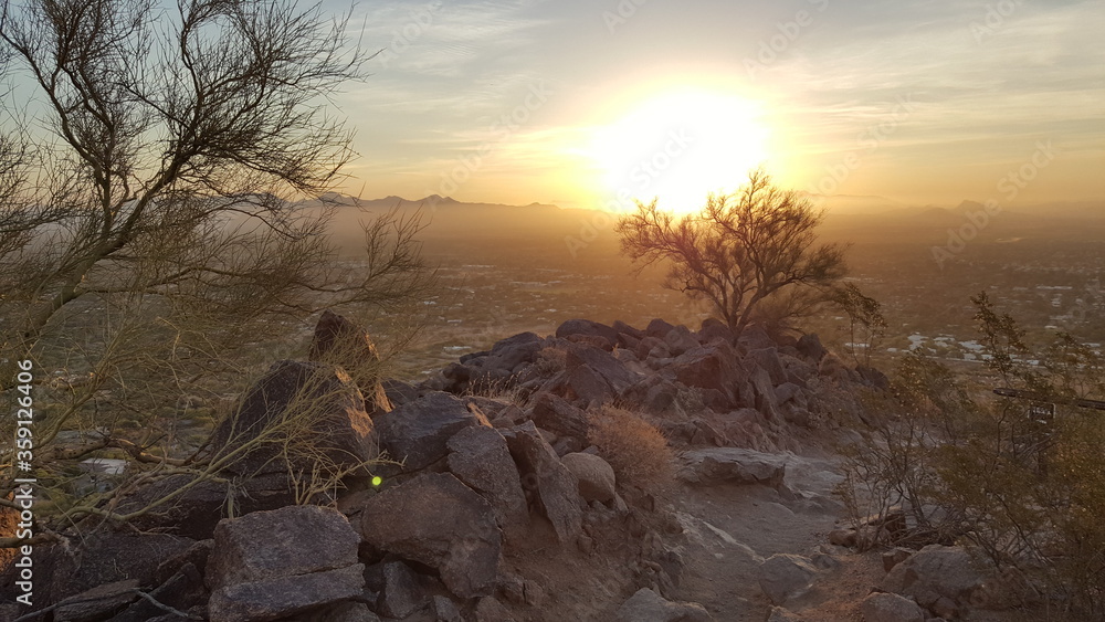 Fototapeta premium Sunrise from A mountain, Tempe, AZ