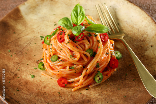 pasta spaghetti piccanti con peperoncino photo