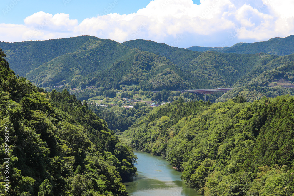 桂橋から見た相模川（神奈川県相模原市）
