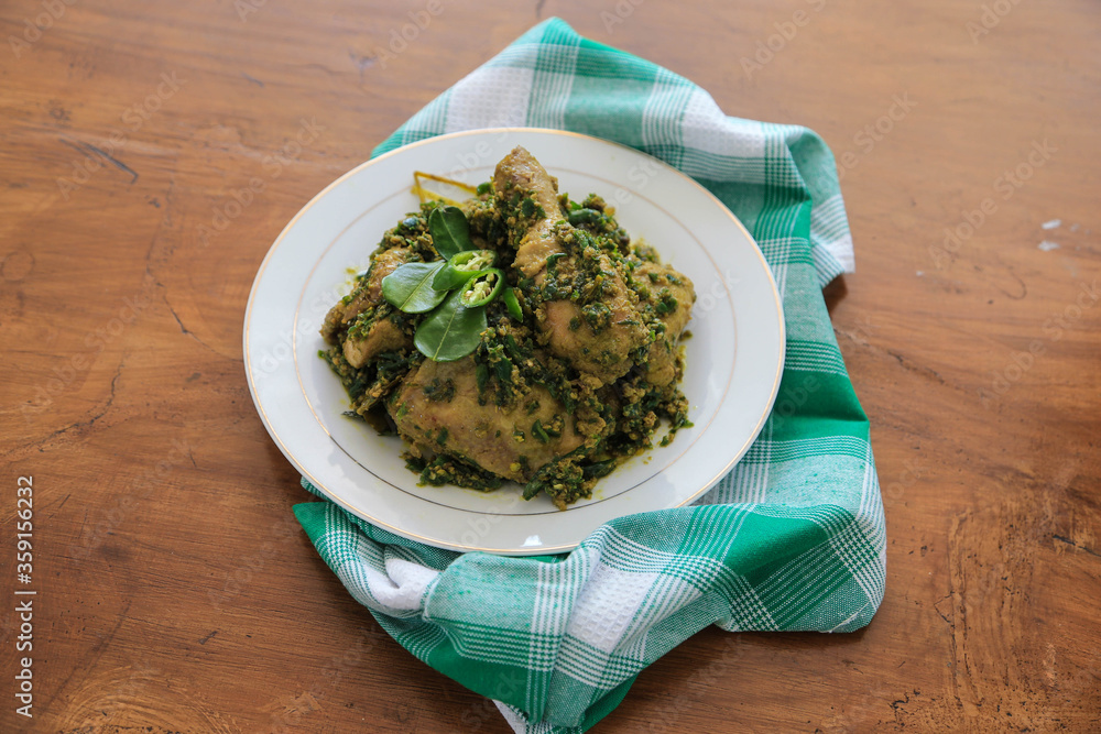Photo of spicy chicken food with green chili seasoning Photo of spicy chicken food with green chili seasoning
