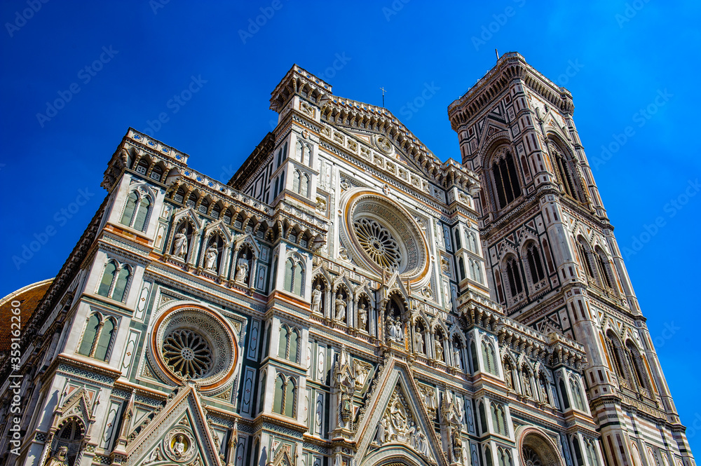 Fototapeta premium It's Il Duomo di Firenze (Basilica of Saint Mary of the Flower), the main church of Florence, Italy.