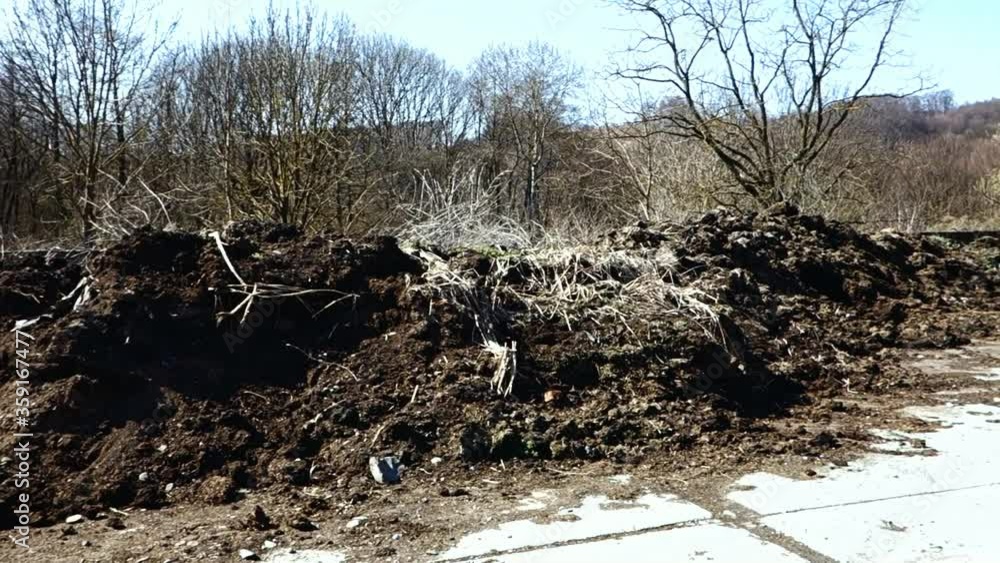 Space for storage of farm manure to fertilize fields Space for storage of farm manure to fertilize fields