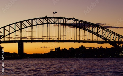 Fototapeta Naklejka Na Ścianę i Meble -  sydney harbour bridge at sunset 