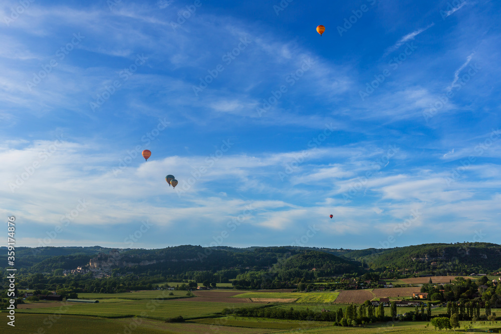 Naklejka premium balloons flying over Dordogne