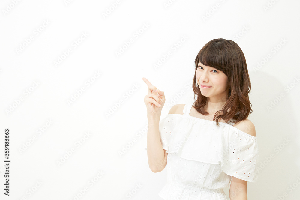 女性 指差し 女性 指差し