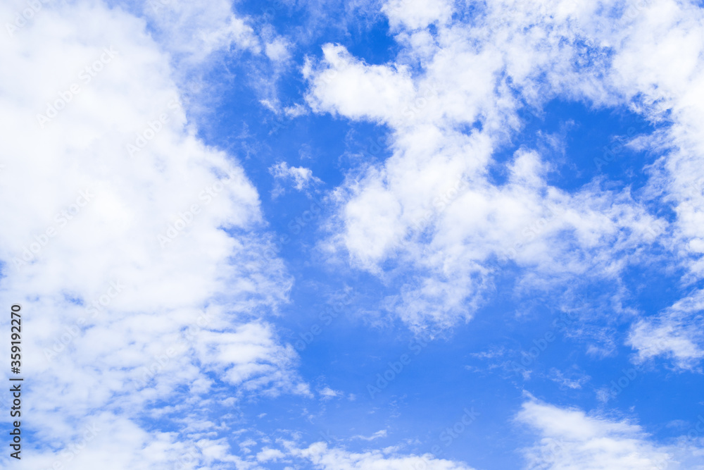 Obraz premium Blue sky and white cloud beautiful in summer. Good weather day.