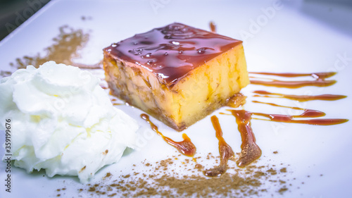 Tocino de cielo con nata y caramelo. photo