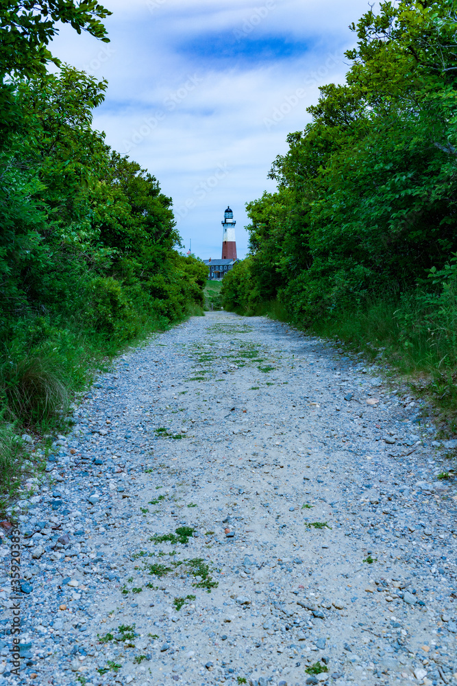 Naklejka premium Montauk Lighthouse at the end of a path