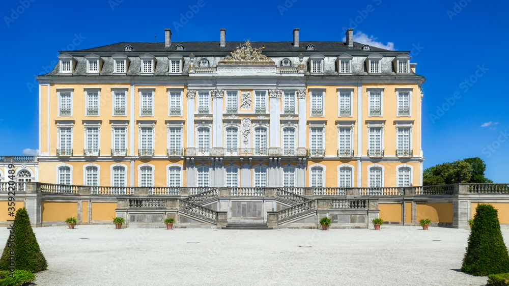 Obraz premium Historische Schlossanlage in Brühl bei Köln